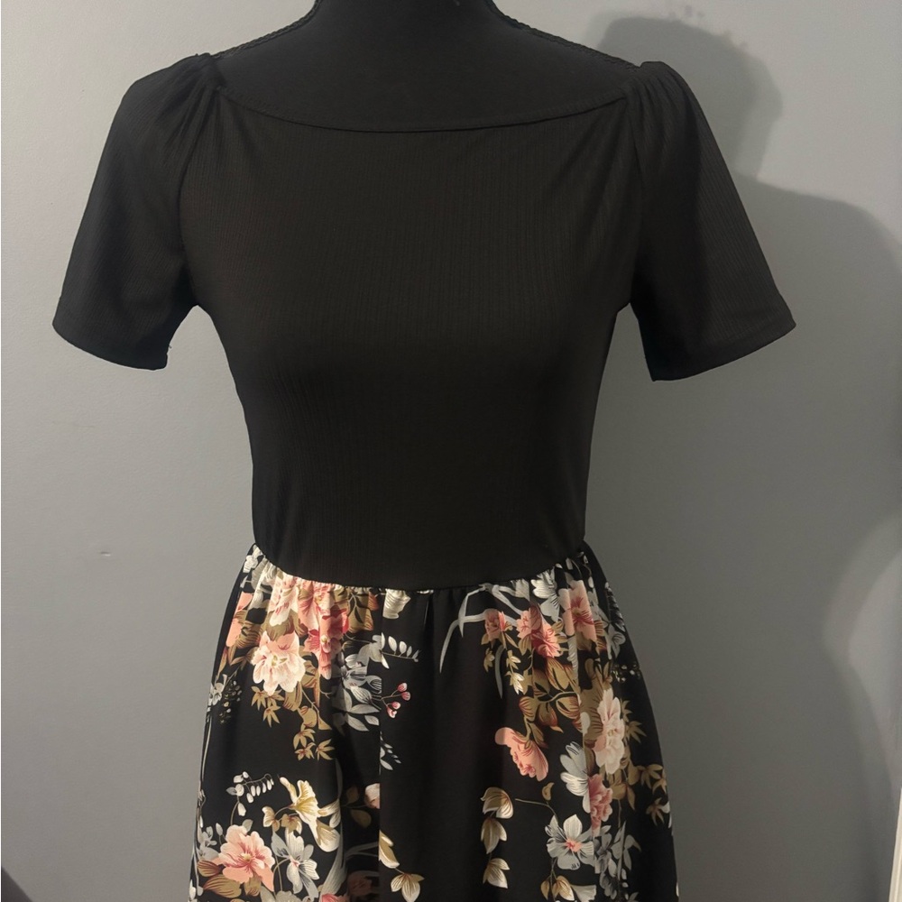 Unknown brand flower print skirt black top